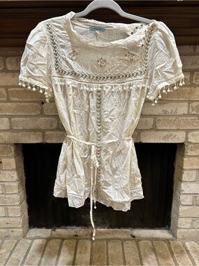 Leifnotes Boho White Embroidered Peasant Top - Lightweight Summer Blouse EUC